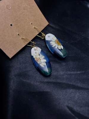 Resin white flower hanging earrings with golden hoops